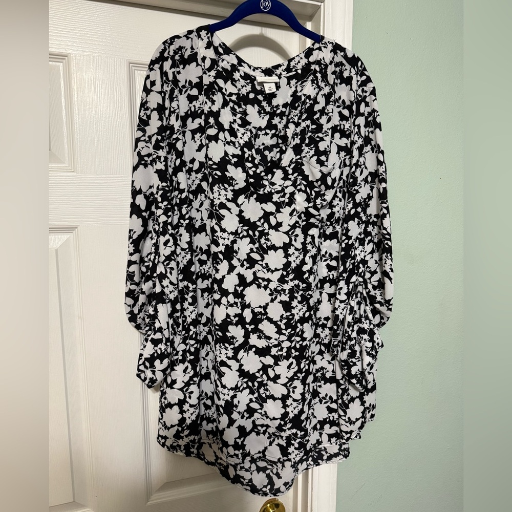 Tunic blouse-black and white floral